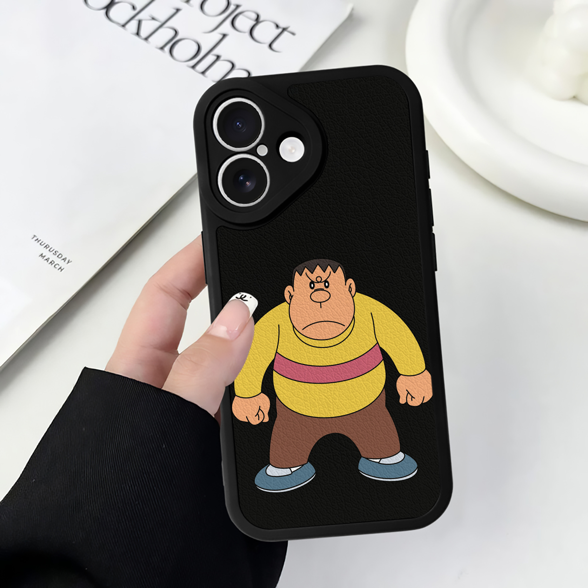 （画像用） ドラえもん 剛田武 Doraemon Gouta Takeshi 【iPhone 16シリーズ対応】シリコンスマホケース（レザー調） 材質：シリコン
